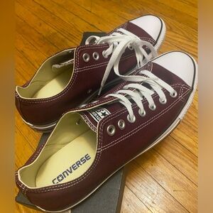 Brand new converse rare colour purple/ burgundy. No tags